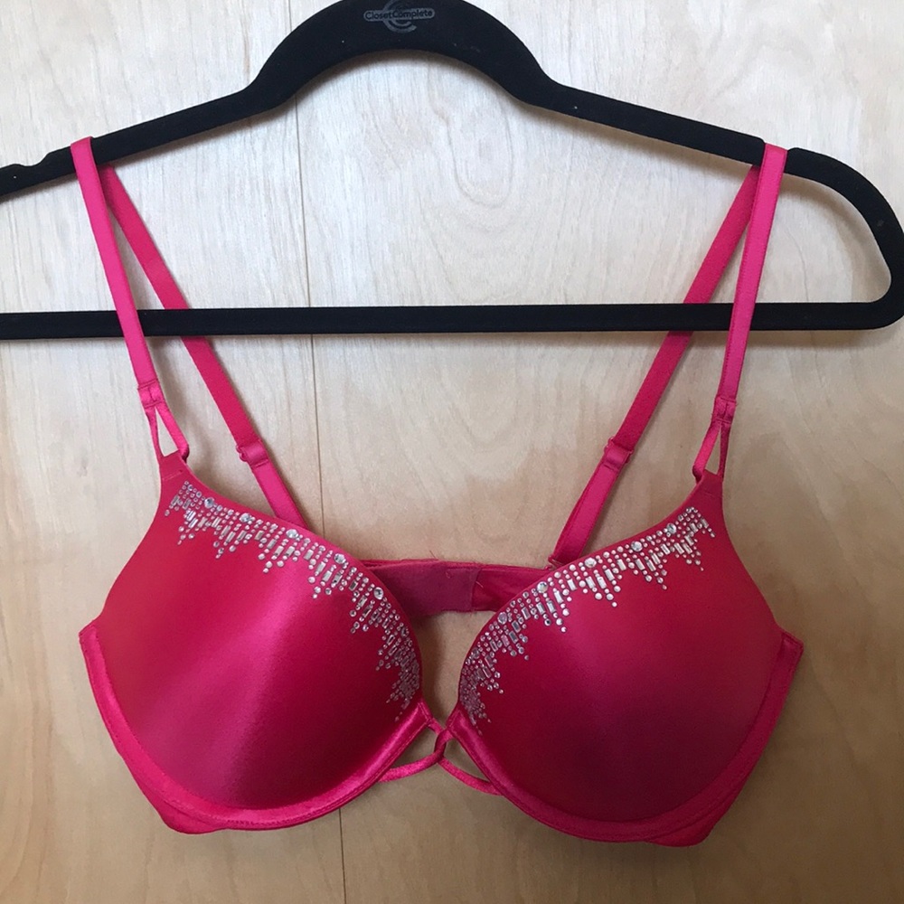 Victoria’s Secret bombshell bra